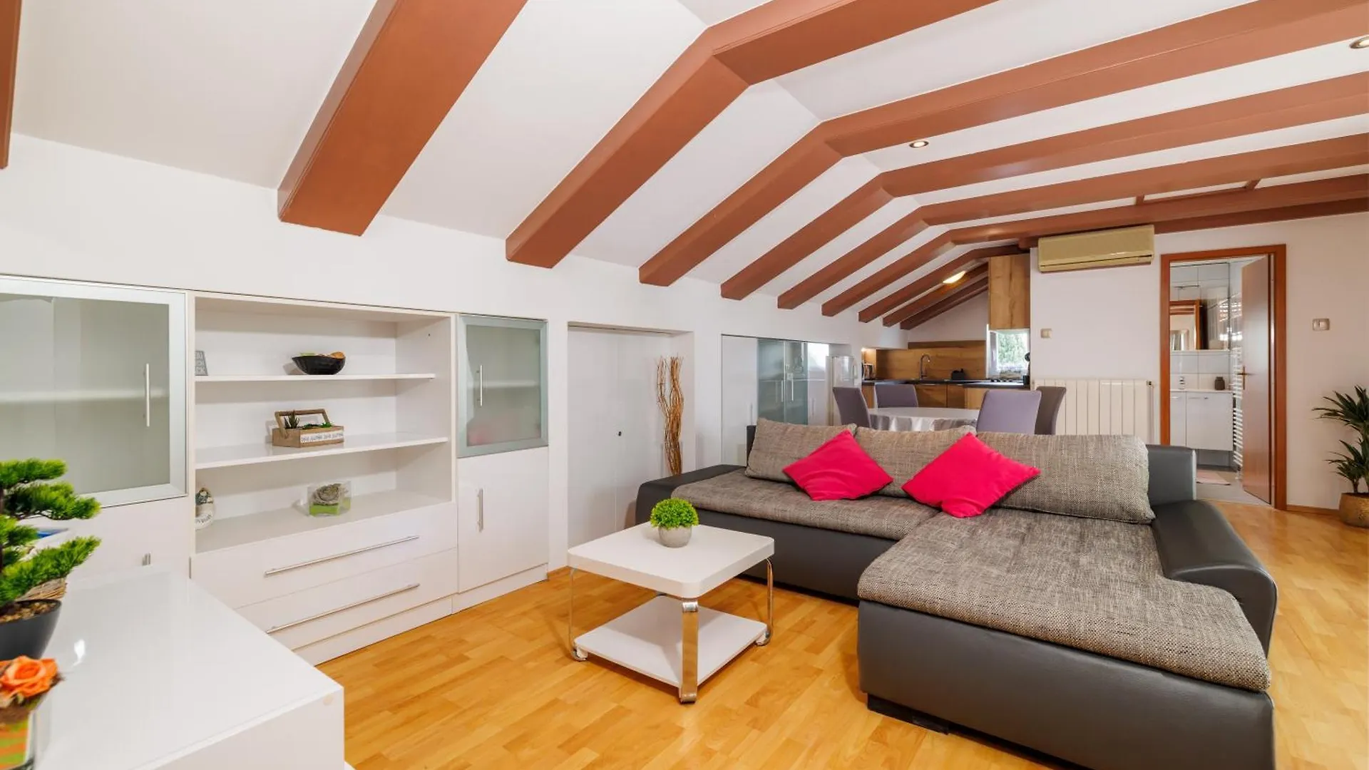 Apartments Victoria Dramalj 0*,  Croatia