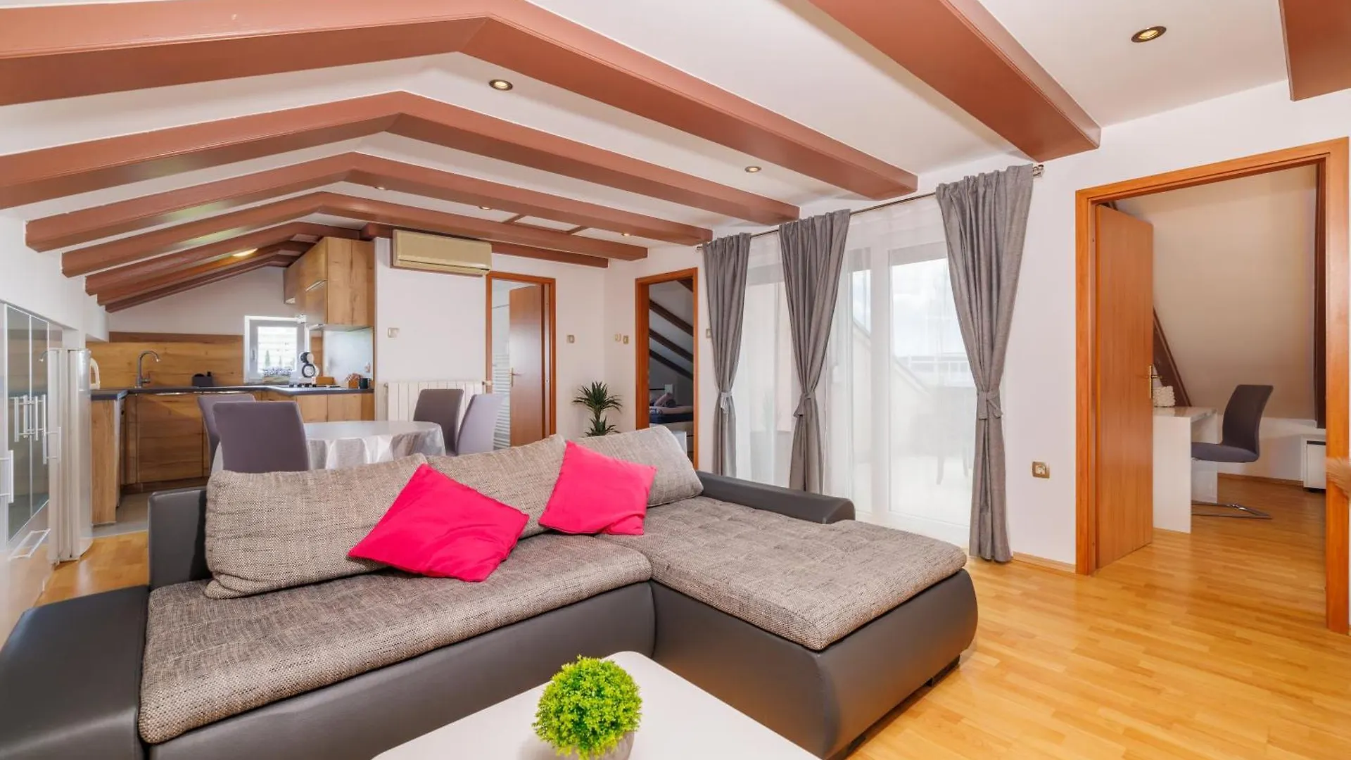 Apartments Victoria Dramalj