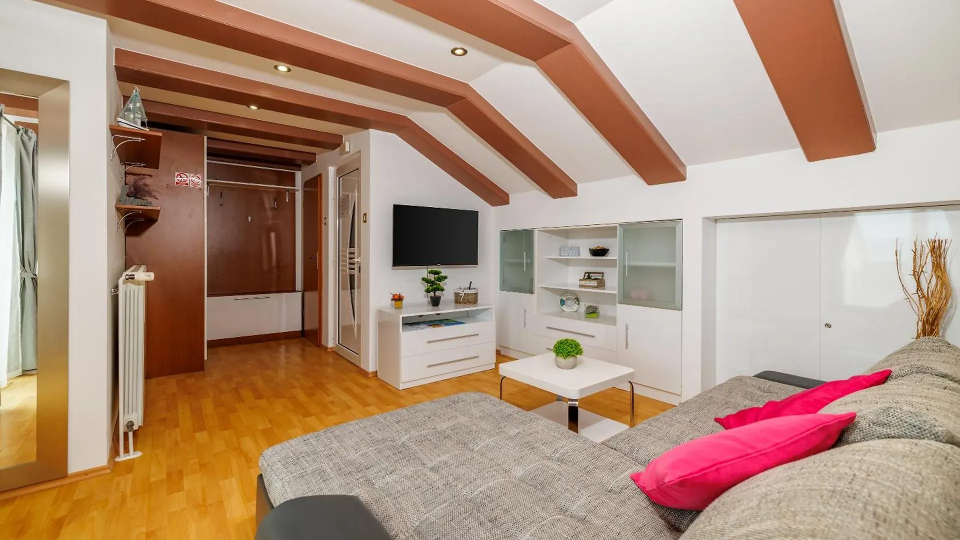 Apartments Victoria Dramalj